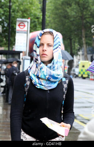 Londres, Royaume-Uni. 12 juillet, 2016. UK Météo : Pluie torrentielle à Westminster : Crédit Dinendra Haria/Alamy Live News Banque D'Images