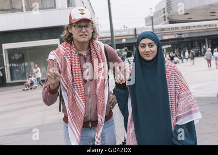 Berlin, Berlin, Allemagne. 12 juillet, 2016. Manifestations Anti Israël organisée par Martin Lejeune à Berlin qui a eu lieu sous la devise '10. Israelischer Jahrestag Angriff auf Liban und sein Volk ! [10e anniversaire de l'attaque israélienne sur le Liban et son peuple ! Crédit : Jan Scheunert/ZUMA/Alamy Fil Live News Banque D'Images