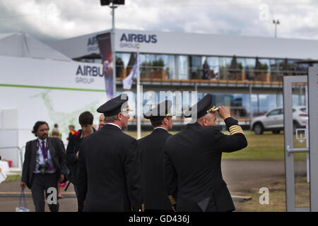 Farnborough, Hampshire, Royaume-Uni. 12 juillet, 2016. Farnborough International Airshow 2016 Mardi 12 juillet 2016. Crédit : Jeff Gilbert/Alamy Live News Banque D'Images