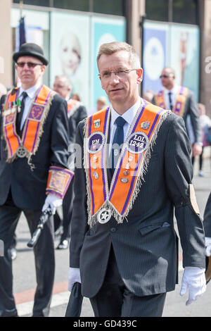 Belfast, Royaume-Uni. 12 juillet 2016. La Très Honorable Le Maire de Belfast Alderman Brian Kingston. du Parti unioniste démocratique célébrant le douzième. Il a son origine au cours de la fin du xviiie siècle dans l'Ulster. Elle célèbre la glorieuse révolution (1688) et victoire de roi protestant Guillaume d'Orange sur le roi catholique Jacques II à la bataille de la Boyne (1690) Credit : Bonzo/Alamy Live News Banque D'Images