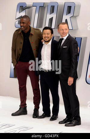 Londres, Royaume-Uni. 12 juillet, 2016. Idris Elba, Justin Lin,Simon Pegg participant à la UK Premiere Star Trek au-delà à l'Empire Leicester Square Londres 12 Juillet 2016 Crédit : Peter Phillips/Alamy Live News Banque D'Images