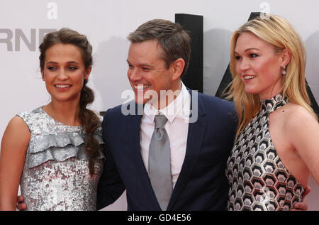 Alicia Vikander, Matt Damon et Julia Stiles assister à la première du film Jason Bourne à Londres, le 11 juillet 2016 Banque D'Images