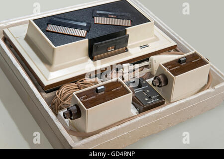 Toys, Odyssee, tout premier jeu vidéo dans l'emballage original, édition allemande de l'Odyssée Magnavox américaine, distribution: ITT Schaub-Lorenz, Allemagne, 1973, droits additionnels-Clearences-non disponible Banque D'Images