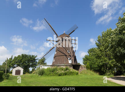 Melby, Danemark - 11 juillet 2016 : moulin à vent historique dans un style néerlandais dans le Nord de la région de la Nouvelle-Zélande. Banque D'Images