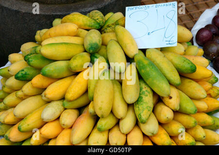 Vente de fruits, marché couvert, Funchal, Madeira, Portugal Banque D'Images