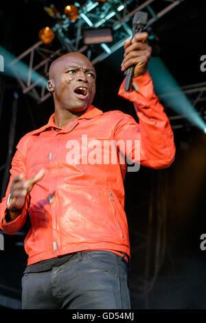 L'exécution d'étanchéité à Cornbury Festival, Chadlington Estate, Oxfordshire, Angleterre, Juillet 10, 2016 Banque D'Images