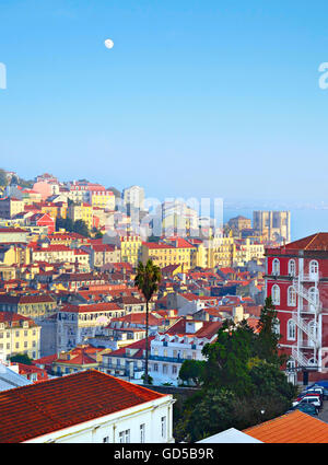 L'architecture de la vieille ville de Lisbonne au coucher du soleil. Portugal Banque D'Images