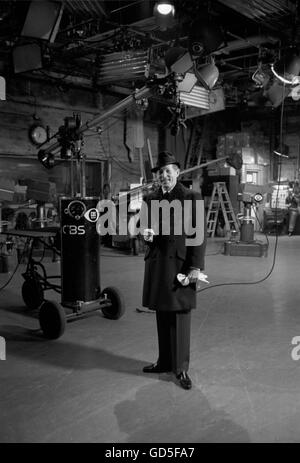 Danny Kaye sur un ensemble de télévision CBS, 1960. Banque D'Images