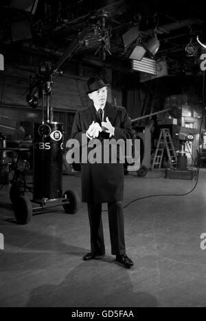 Danny Kaye sur un ensemble de télévision CBS, 1960. Banque D'Images