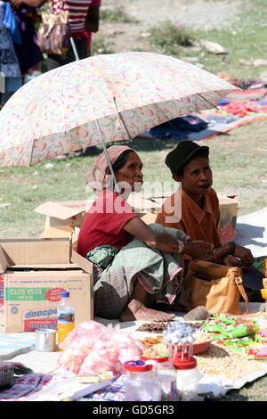 Le marché au village de Aituto dans le sud du Timor oriental en southeastasia. Banque D'Images