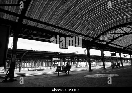 La plate-forme ferroviaire et le toit, Colmar, France, Europe Banque D'Images