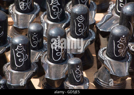 Shiva linga conservés box pour vendre, Puri, Orissa, Inde, Asie Banque D'Images