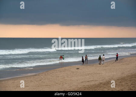 Peuples autochtones, sur la plage, Puri, Orissa, Inde, Asie Banque D'Images