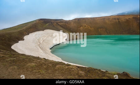 Cratère Krafla Viti Viti (signifie 'Hell' que les gens habitués à être convaincus que ces cratères ont été l'entrée de l'enfer), Nord de l'Islande Banque D'Images