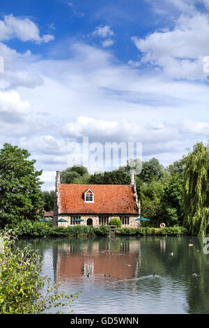 BOURNE MILL, UNE PROPRIÉTÉ DU NATIONAL TRUST PHOTOGRAPHIÉ À PARTIR DE LA PROPRIÉTÉ PUBLIQUE, donc pas d'autorisation nécessaire. Banque D'Images