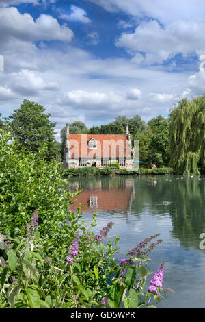 BOURNE MILL, UNE PROPRIÉTÉ DU NATIONAL TRUST PHOTOGRAPHIÉ À PARTIR DE LA PROPRIÉTÉ PUBLIQUE, donc pas d'autorisation nécessaire. Banque D'Images