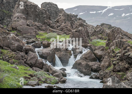 Cascade dans le parc national de Þingvellir (Thingvellir - chose Champs), l'Islande Banque D'Images