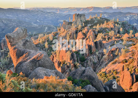 Dernière Sunight sur Pinnacles National Park, California, USA Banque D'Images