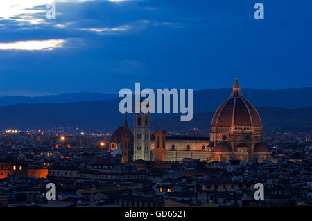 La cathédrale de Florence, au crépuscule, la cathédrale Santa Maria del Fiore, Toscane, Italie, Europe Banque D'Images