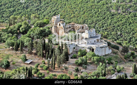 Vue aérienne de Khirbat Jiddin (lit. 'Ruines de Jiddin') château des Croisés à Yehi'am, Parc National de la forteresse de Israël Banque D'Images