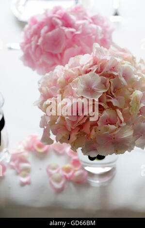 beauté, bouqet, fleurs, pétales, roses, noël, table, maison, nature, vie étouffante, Motif floral, blanc, rose, mariage, événements, fleuriste de mariage de luxe Banque D'Images