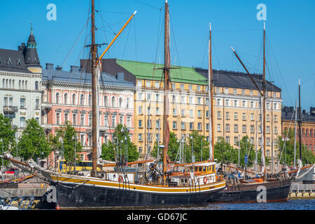 Voiliers dans le port d'Helsinki Finlande Banque D'Images