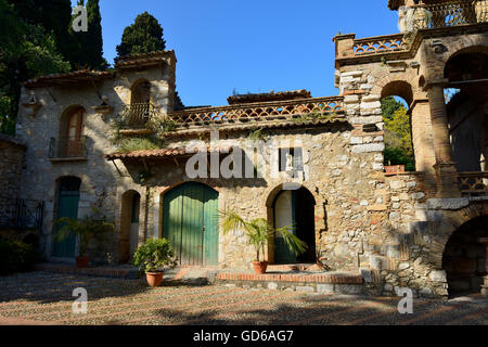 Bâtiment en ruine dans la région de Villa Comunale Garden à Taormina, Sicile, Italie Banque D'Images