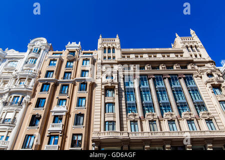 MADRID, ESPAGNE- 16 MARS 2016 : Gran Vía est une rue commerçante et haut de gamme situé dans le centre de Madrid. Rue est connu sous le nom de t Banque D'Images