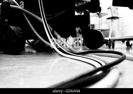 Blackandwhite,adorable,waldisputninsphotography,géométrie,art,abstrait,Black,moody,industrie,créatif,bouilloire,electricwires,urbain Banque D'Images