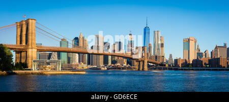 Le Pont de Brooklyn à New York City est l'un des plus anciens ponts suspendus des États-Unis. Banque D'Images