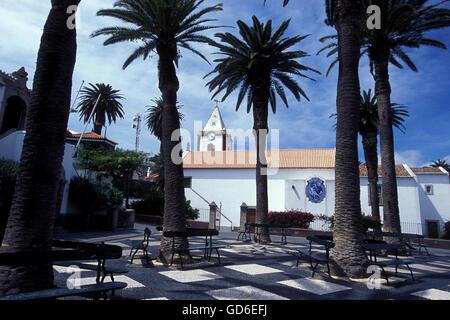 L'église dans la ville sur l'île de Porto Santo ot l'archipel de Madère dans l'Océan atlantique du Portugal. Banque D'Images