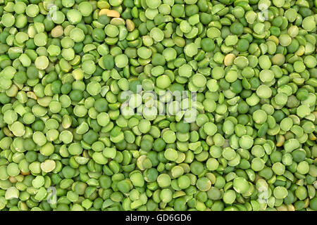 Fermer la vue de pois cassés verts bio. Banque D'Images