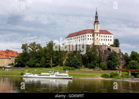 Château de Decin sur un rocher au-dessus de l'Elbe, Decin République Tchèque, Europe Banque D'Images