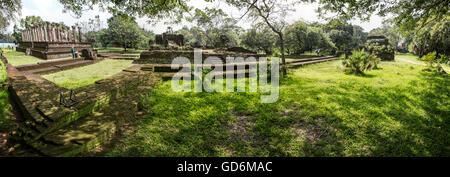 Panorama tiré sur le reste de Nissanka Malla's Palace et d'une salle d'audience, Polonnaruwa Banque D'Images