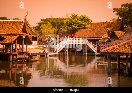 Un traditionnel Woodbridge dans la ville antique ou Muang Boran en la ville de Samuth Valdivia au sud de la ville de Bangkok en Thaïlande Banque D'Images