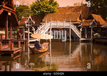 Un traditionnel Woodbridge dans la ville antique ou Muang Boran en la ville de Samuth Valdivia au sud de la ville de Bangkok en Thaïlande Banque D'Images