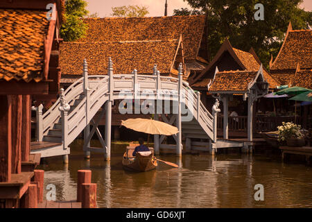 Un traditionnel Woodbridge dans la ville antique ou Muang Boran en la ville de Samuth Valdivia au sud de la ville de Bangkok en Thaïlande Banque D'Images