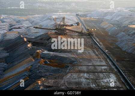 757 machine empileur Rheinbraun, Hambach mine de lignite à ciel ouvert, en Rhénanie du Nord-Westphalie, Allemagne. Banque D'Images