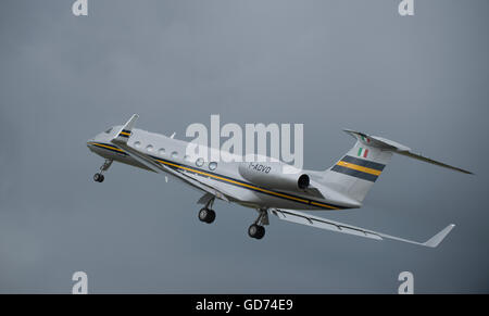 Farnborough, Hampshire, Royaume-Uni. 11 juillet 2016. Le commerce international de Farnborough Airshow, Gulfstream G550 le décollage. Banque D'Images