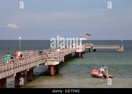 Pier dans la station Baltique Prerow, péninsule Fischland-Darss-Zingst, Mecklembourg-Poméranie-Occidentale Banque D'Images