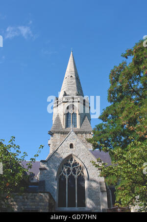 L'église gothique dans une journée ensoleillée Banque D'Images