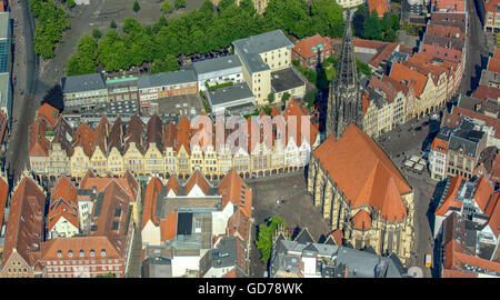 Vue aérienne, église Lamberti, Place Prinzipalmarkt, le Roggenmarkt, maisons à pignons du centre de Münster, Münster, pays Münsterland Banque D'Images