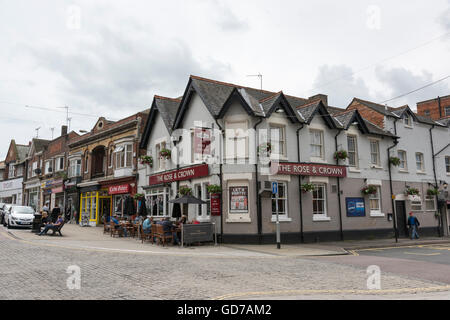 The Rose and Crown Pub dans le centre-ville de Rushden Northamptonshire UK Banque D'Images