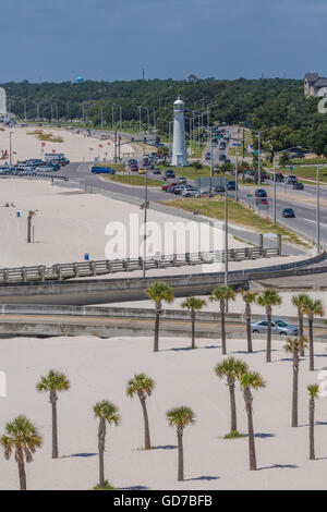 Phare de Biloxi dans la médiane de l'autoroute 90 à la plage de Biloxi, Mississippi Banque D'Images