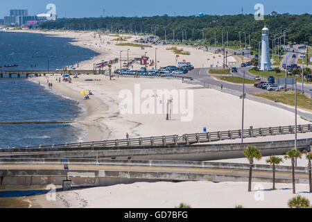 Phare de Biloxi dans la médiane de l'autoroute 90 à la plage de Biloxi, Mississippi Banque D'Images