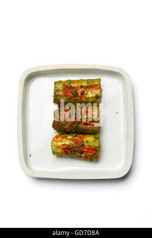 La nourriture traditionnelle coréenne - Kimchi (fermenté/Cornichon, la Cuisine Asiatique) / Isolated on White Banque D'Images