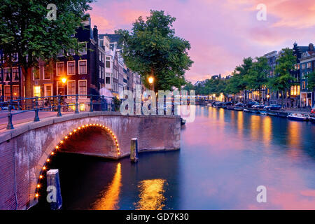 Keizersgracht canal de nuit à Amsterdam Banque D'Images