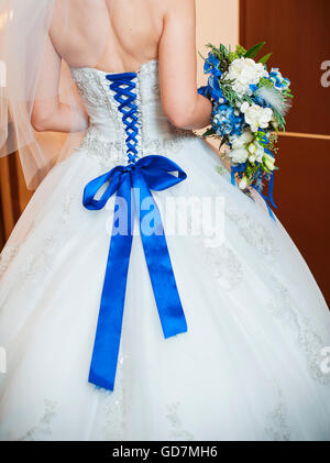 Corset bleu et le bouquet de mariée Banque D'Images