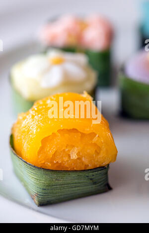 De macro, ou des sucreries Thaï Thaï Khanom. L'art de desserts thaïlandais ont été transmis de génération en génération. Banque D'Images