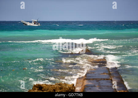 Domaines de la garnison de golden sands beach bridgetown assez propre Mer des Caraïbes South West coast resort voir l'indépendance de côte de la Barbade Banque D'Images